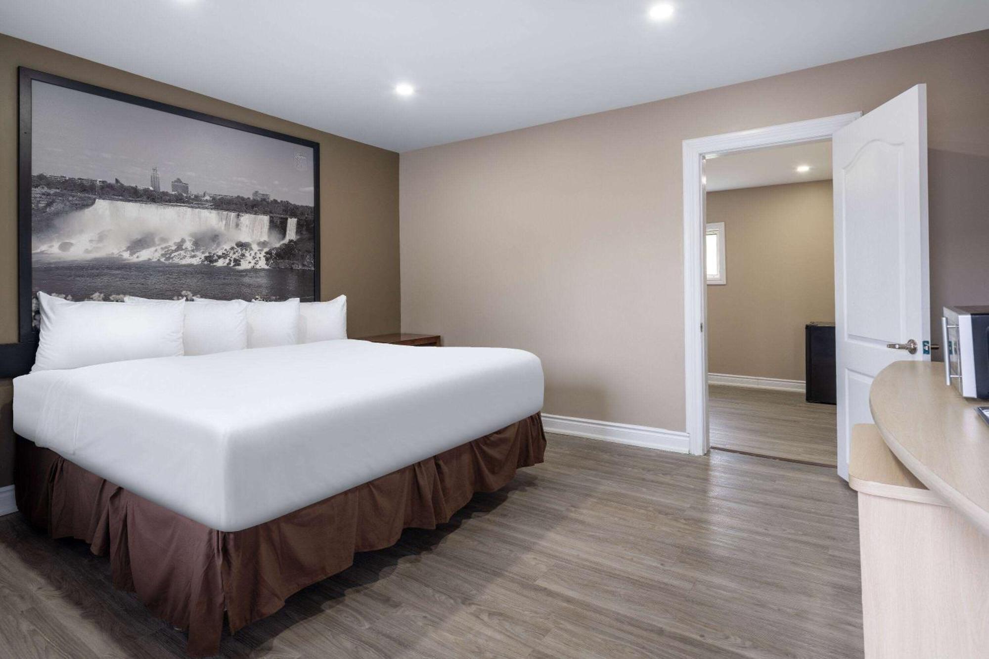 Super 8 By Wyndham Niagara Falls On Екстер'єр фото