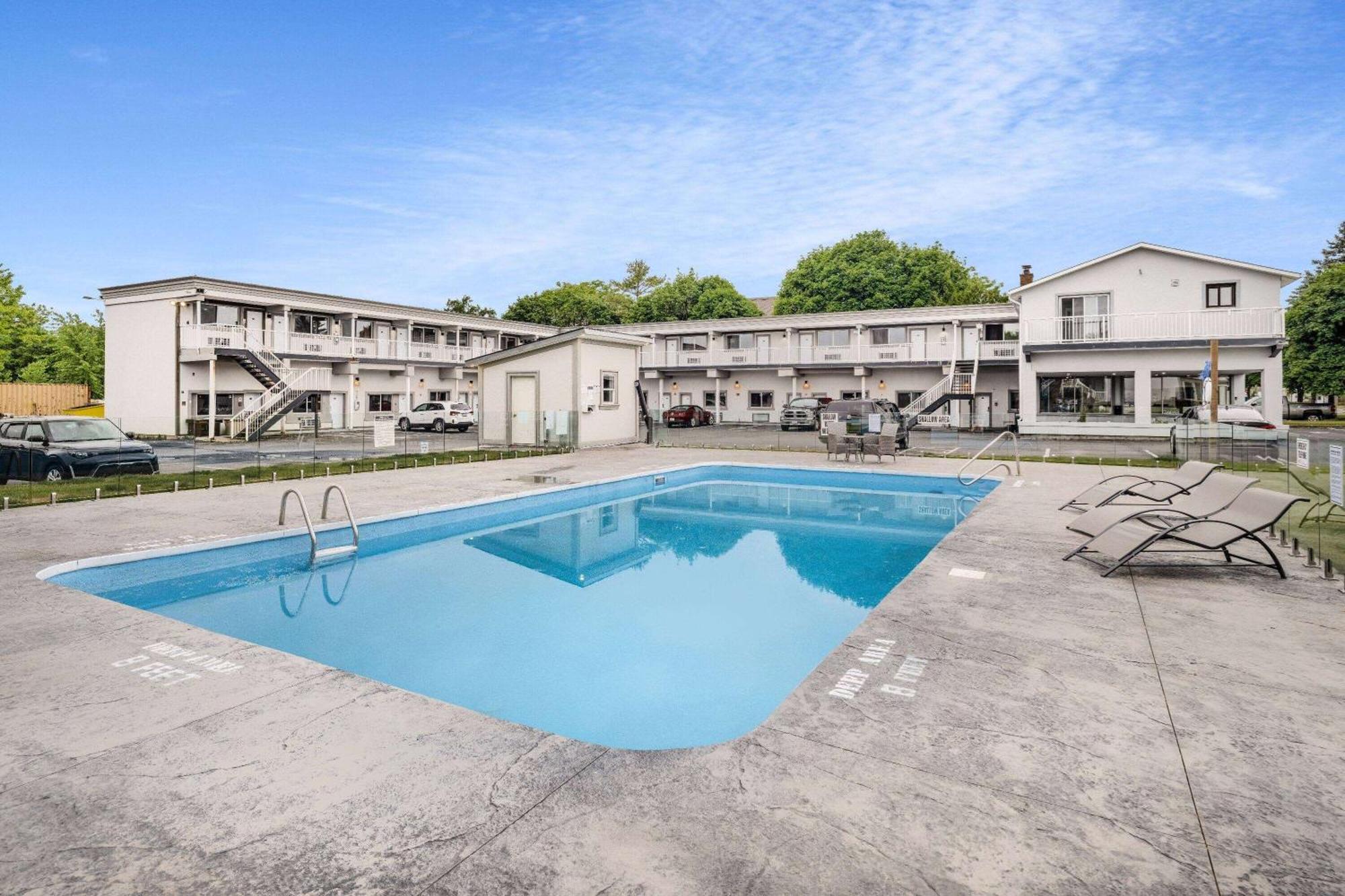 Super 8 By Wyndham Niagara Falls On Екстер'єр фото