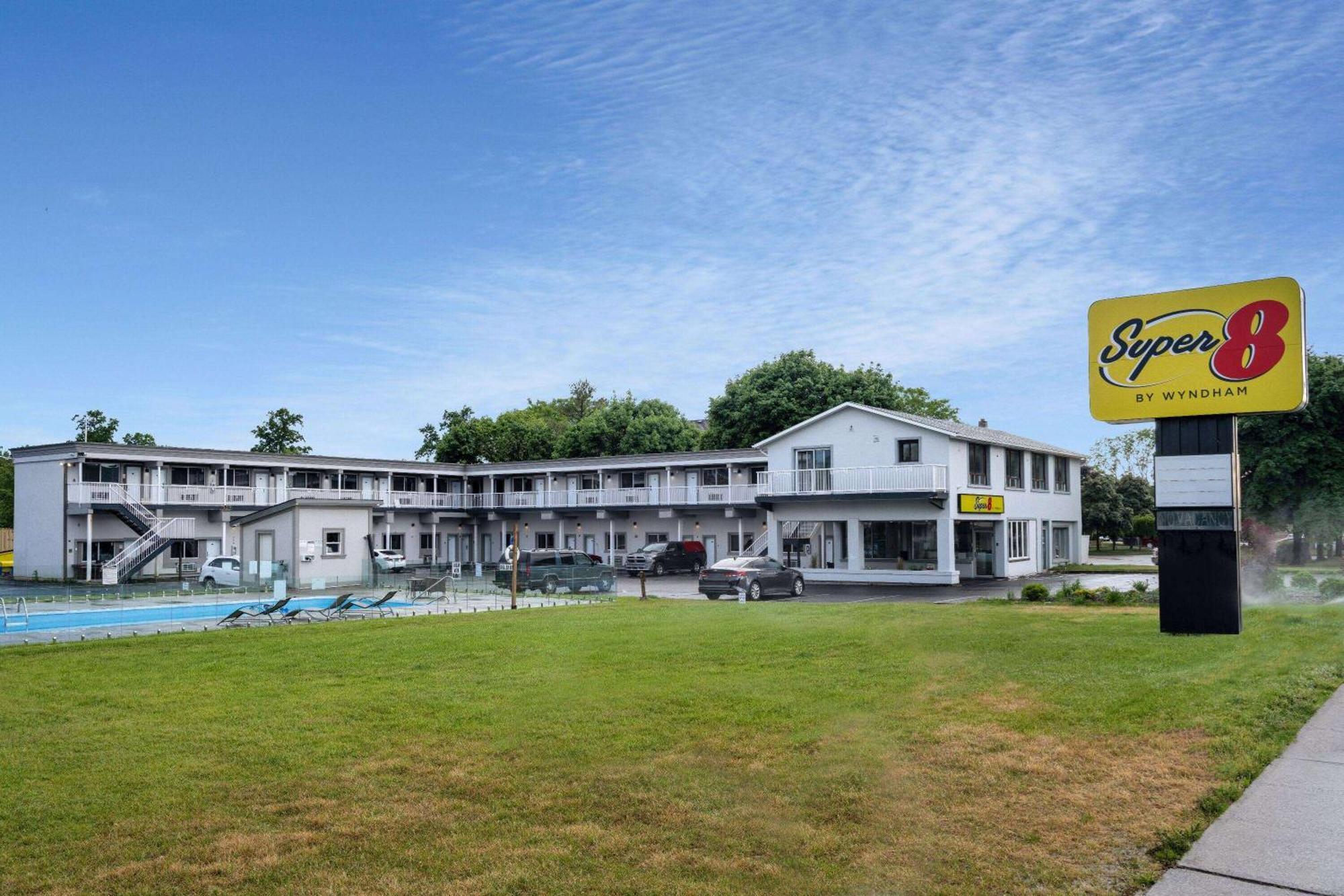 Super 8 By Wyndham Niagara Falls On Екстер'єр фото